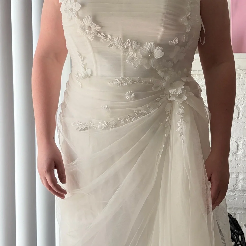Wedding/Engagement/Elopement Dress - Picture 3 of 7